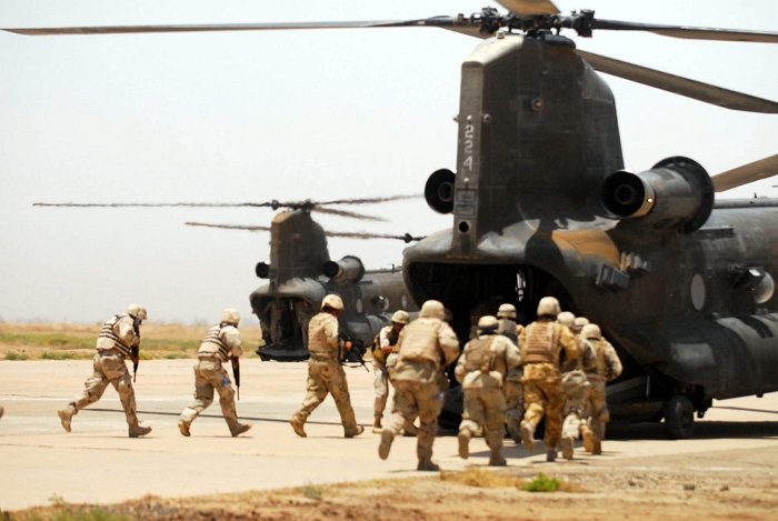 Commandos with the 10th Iraqi Army Division (Iraqi Army) load onto CH-47D Chinook helicopter 90-00224 at Forward Operating Base Garryowen, Iraq.