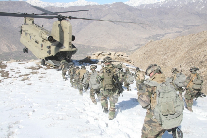 Early 2009: CH-47F Chinook helicopter 05-08010 shown at an unknown location picking up fellow soldiers while operating on the mountains of Afghanistan.